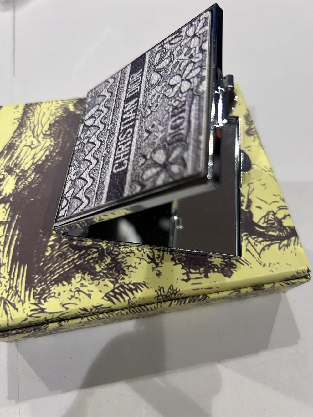 Compact mirror - Picture 4 of 6